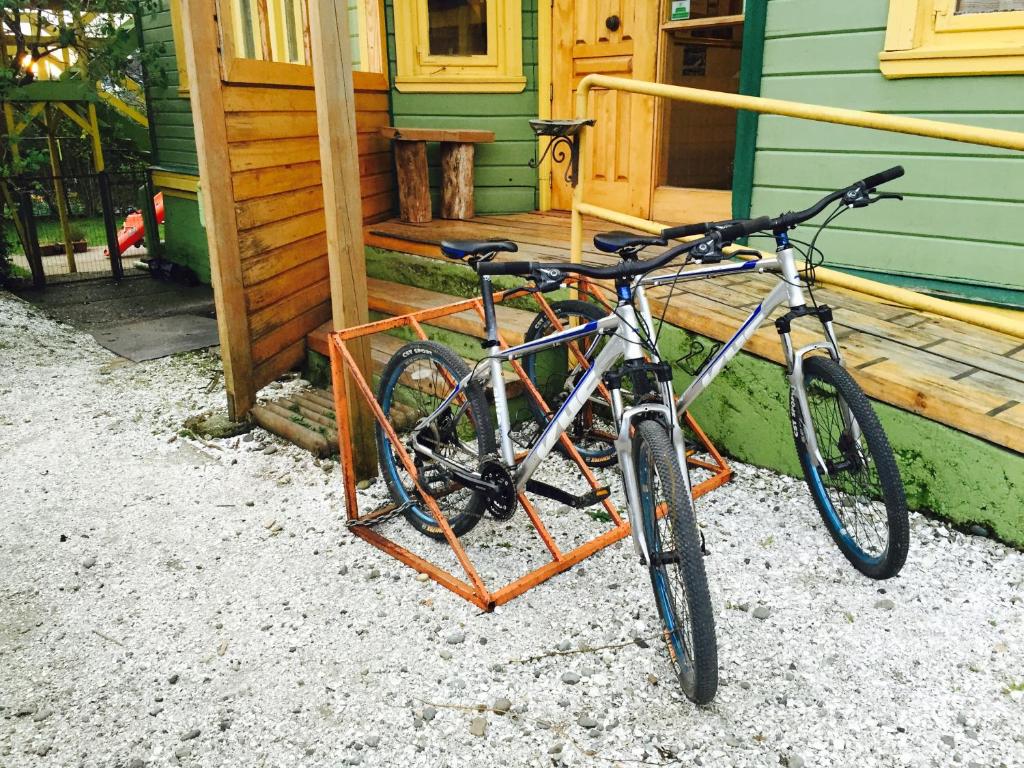 Jízda na kole v ubytování 13 Lunas Hostel nebo okolí