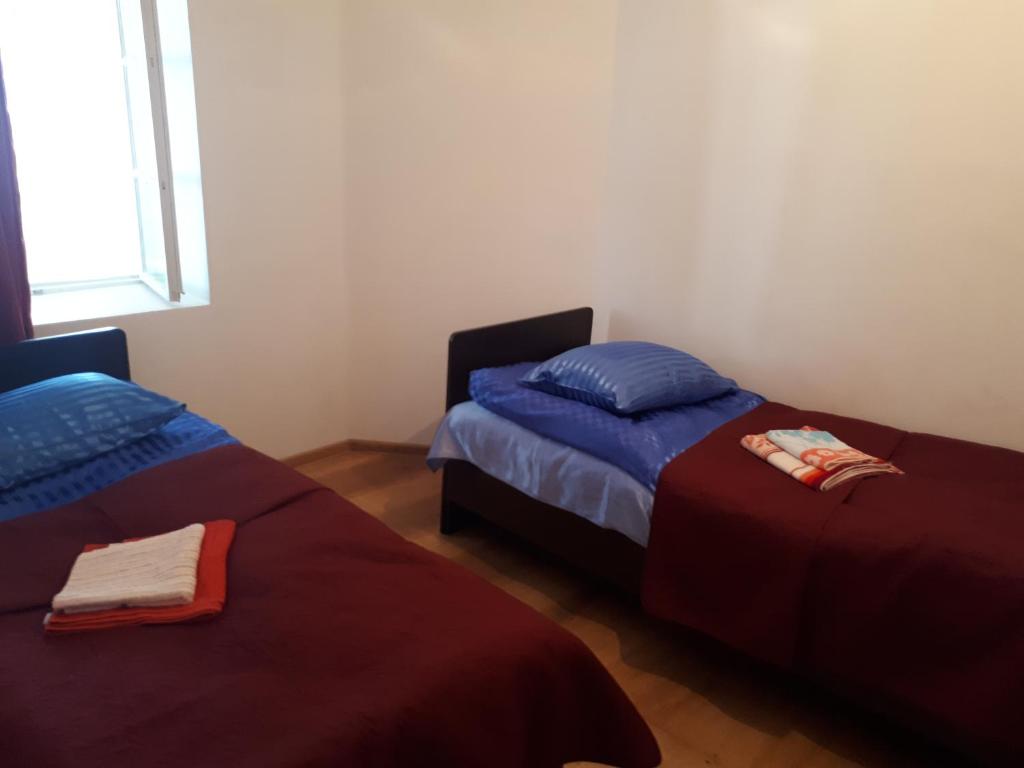 Postel nebo postele na pokoji v ubytování Guesthaus King Seti