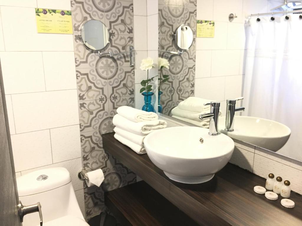 Koupelna v ubytování LV Hoteles Boutique
