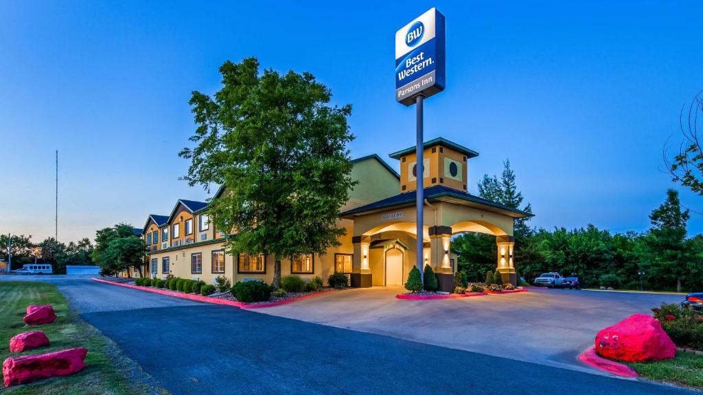 a building with a sign on top of it at Best Western Parsons Inn in Parsons