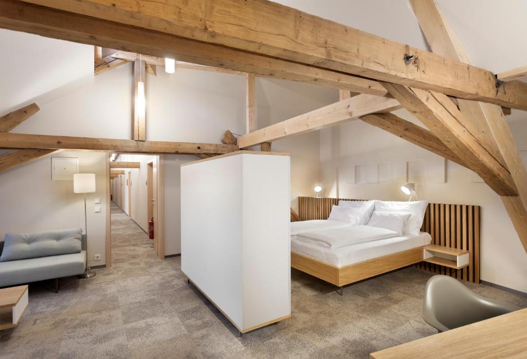 A bed or beds in a room at Hotel Kleis