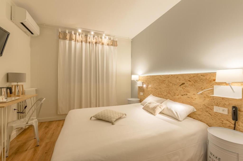 Postel nebo postele na pokoji v ubytování Cit'Hotel Imperial