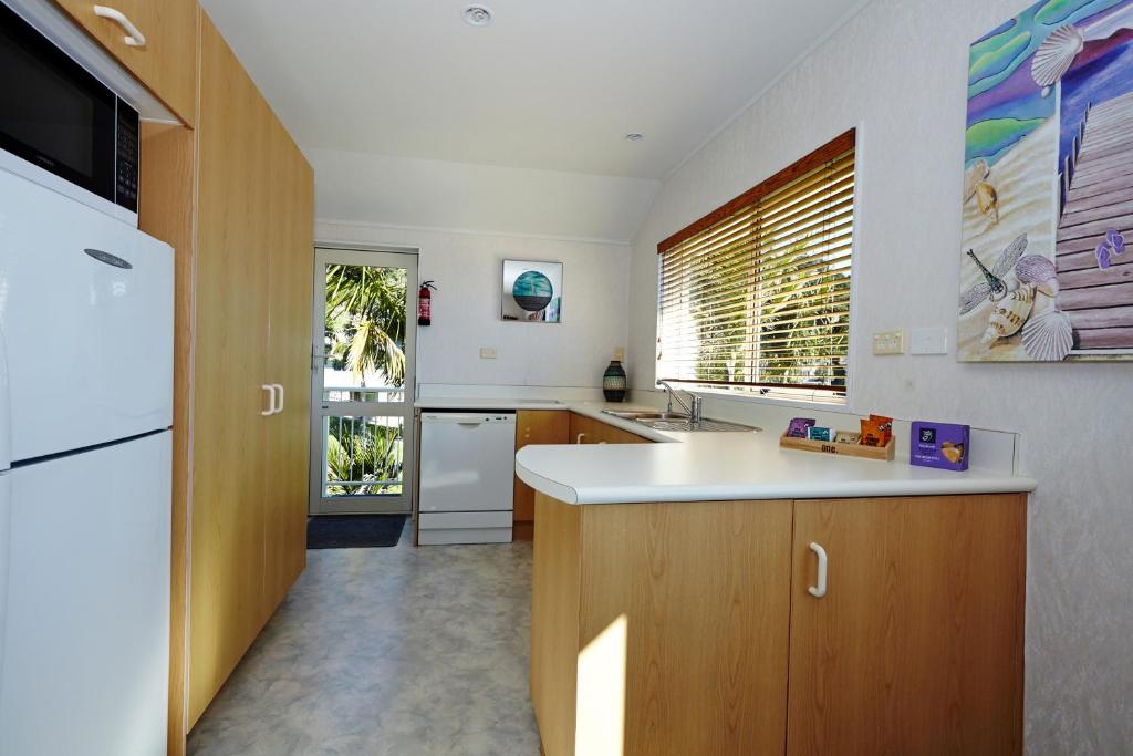 Kuchyň nebo kuchyňský kout v ubytování Paihia Apartments