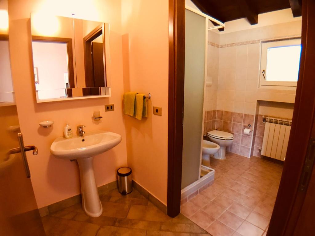 A bathroom at New Attic Lake View 2
