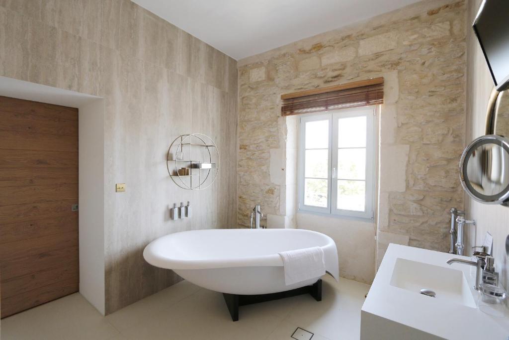 Le Saint Remy tesisinde bir banyo