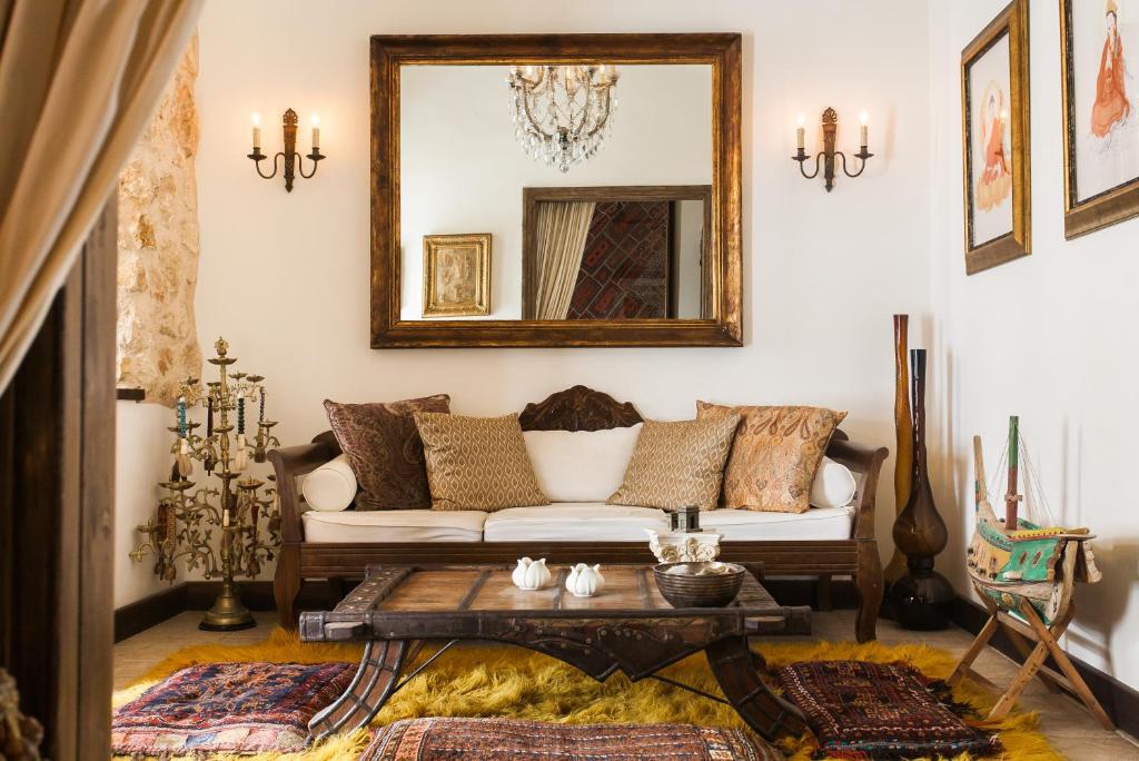 Posedenie v ubytovaní Boutique Rustic Apartment with Amazing Terrace