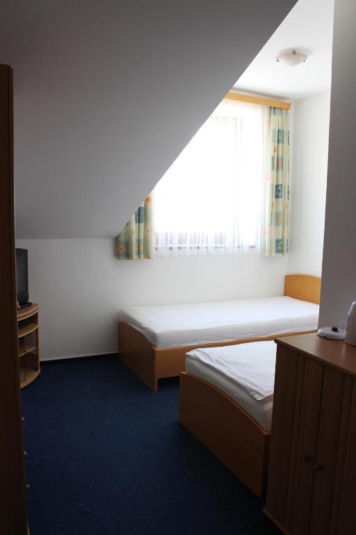 Postel nebo postele na pokoji v ubytování Motel U Krbu