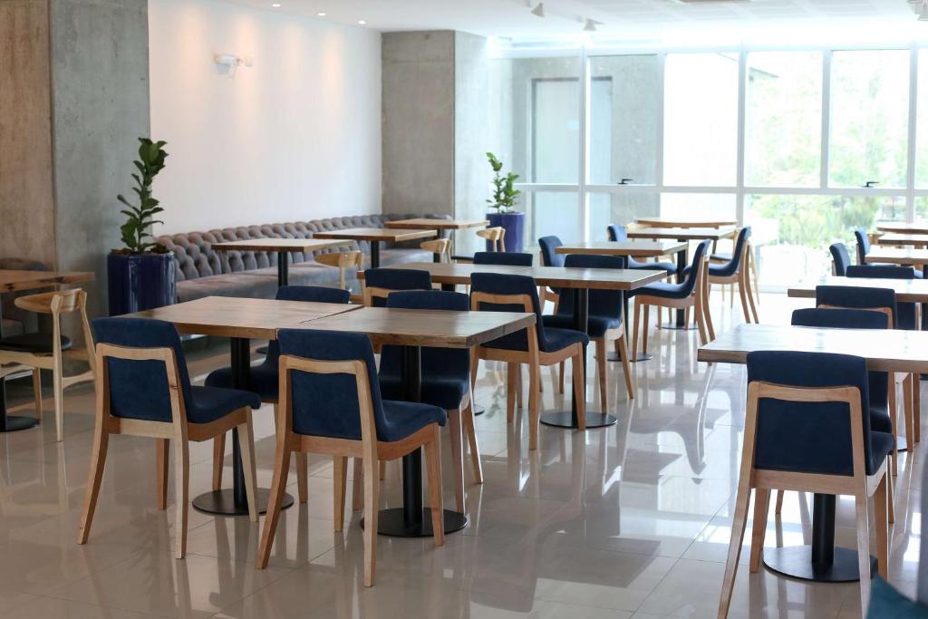 Restaurace v ubytování Dazzler by Wyndham Rosario