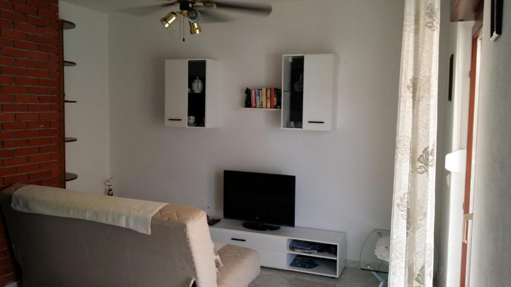 Televízia a/alebo spoločenská miestnosť v ubytovaní Apartment Maca