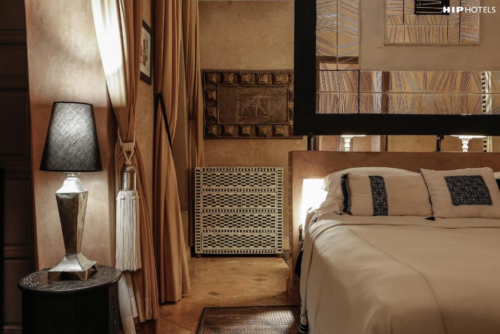 Postel nebo postele na pokoji v ubytování Riad Noir d'Ivoire