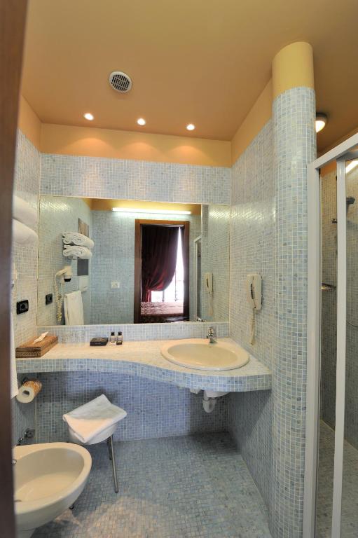 A bathroom at Art Hotel Boston