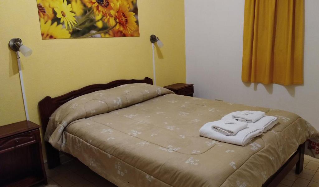 Una cama o camas en una habitación de Los Girasoles team family