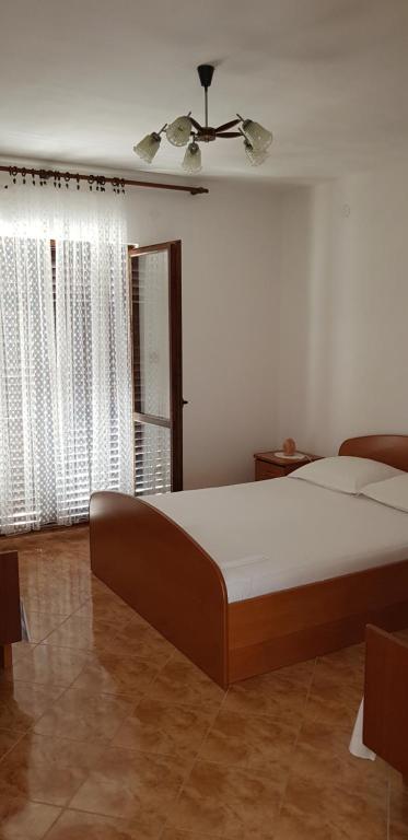 Postel nebo postele na pokoji v ubytování Apartmani Ivanka Simuni