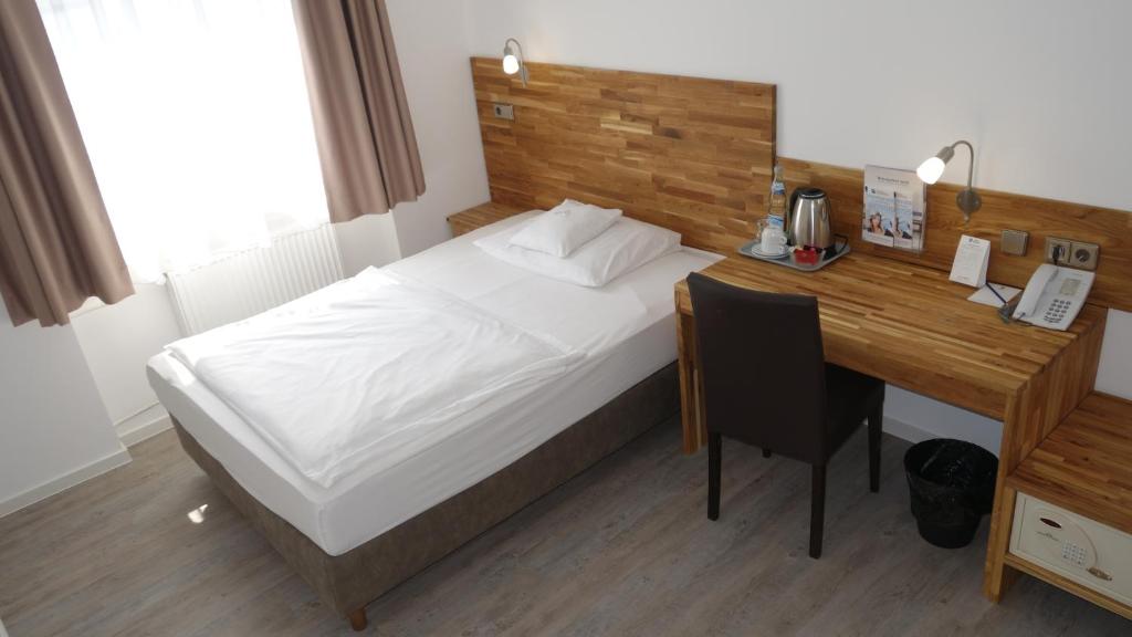 Postel nebo postele na pokoji v ubytování Hotel Stuttgart 21