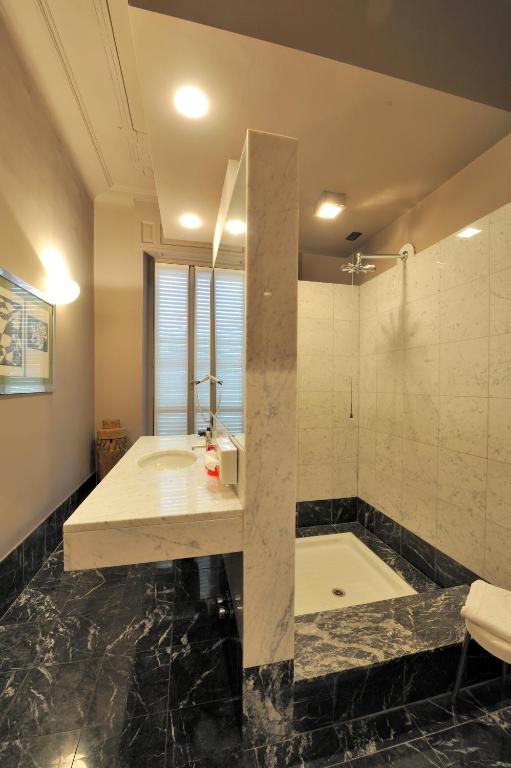 A bathroom at Art Hotel Boston