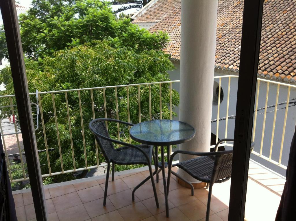a balcony with a table and chairs on it at Apartamento Balcón de Europa 2A in Nerja