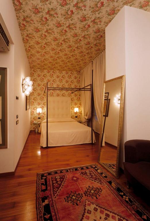 A bed or beds in a room at Art Hotel Boston