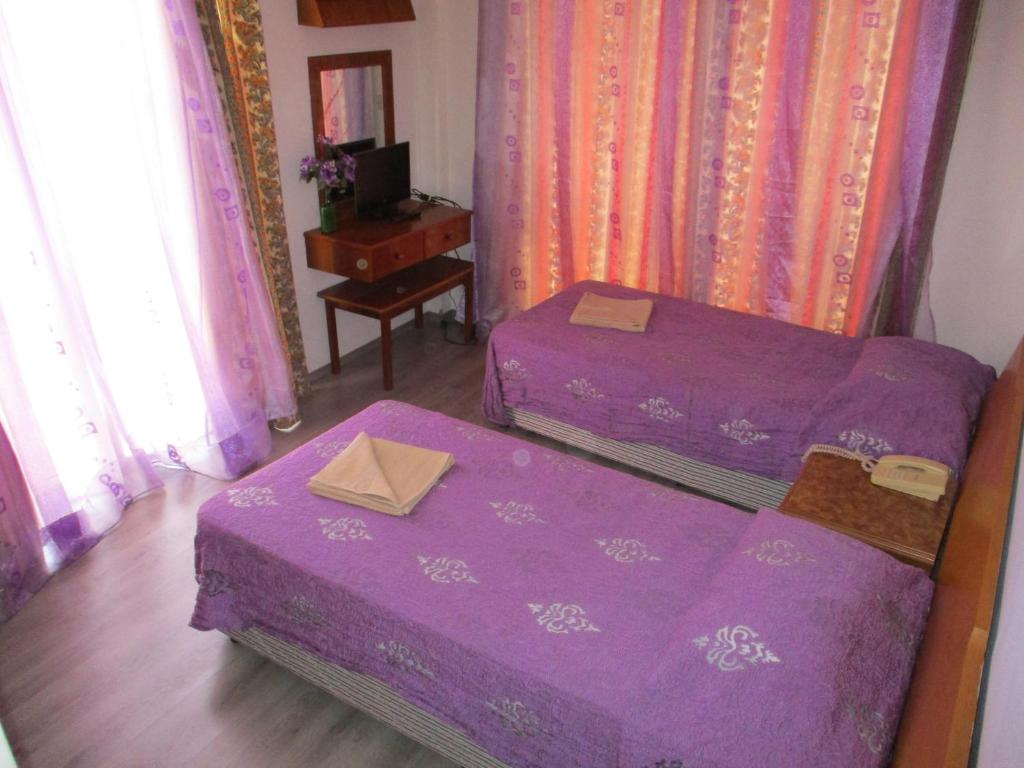 Postel nebo postele na pokoji v ubytování Onisillos Hotel