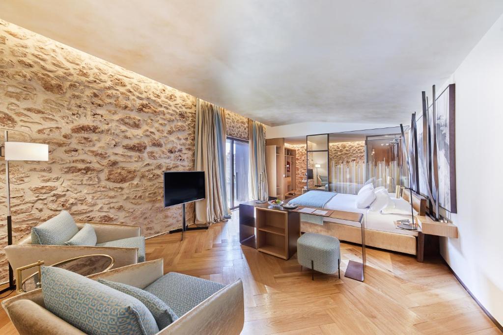 Postel nebo postele na pokoji v ubytování Sa Creu Nova Petit Palais Art & Spa