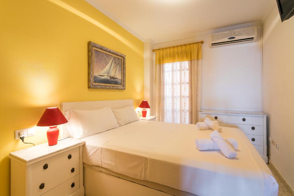 Кровать или кровати в номере ApartUP Saplaya Harbour
