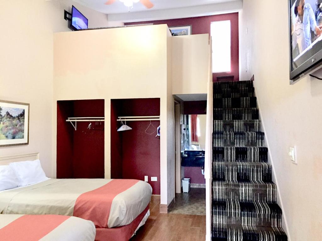 Red Carpet Inn North Chicago - King Loft Con Due Letti Matrimoniali