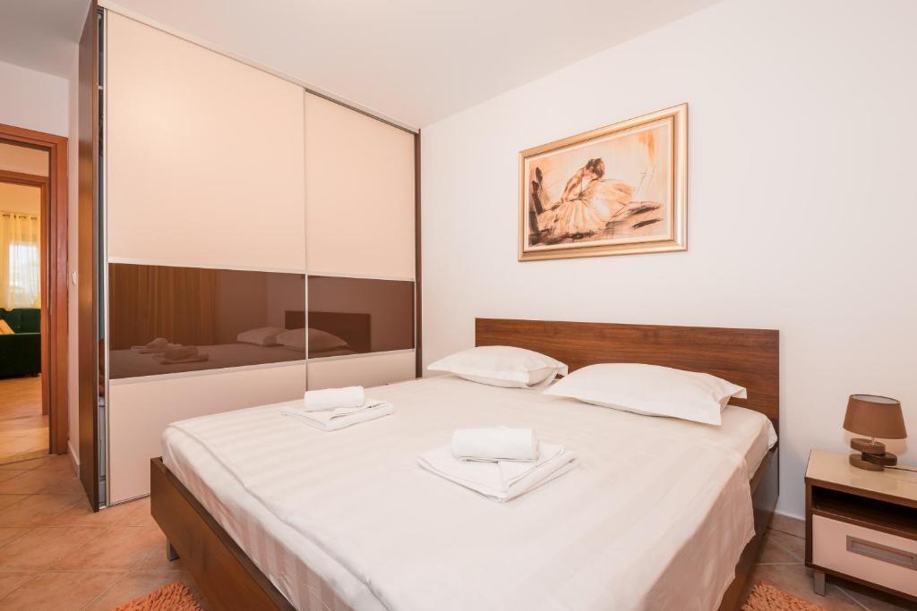 Posteľ alebo postele v izbe v ubytovaní Family Apartment Dubrovnik - private jacuzzi terrace, private parking
