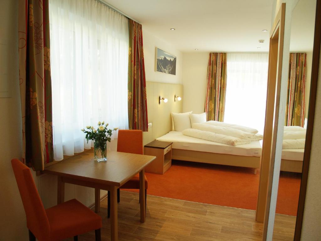 Postel nebo postele na pokoji v ubytování alpinea Appartements