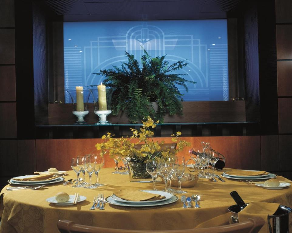 Ramada by Wyndham Naples - Resim 26