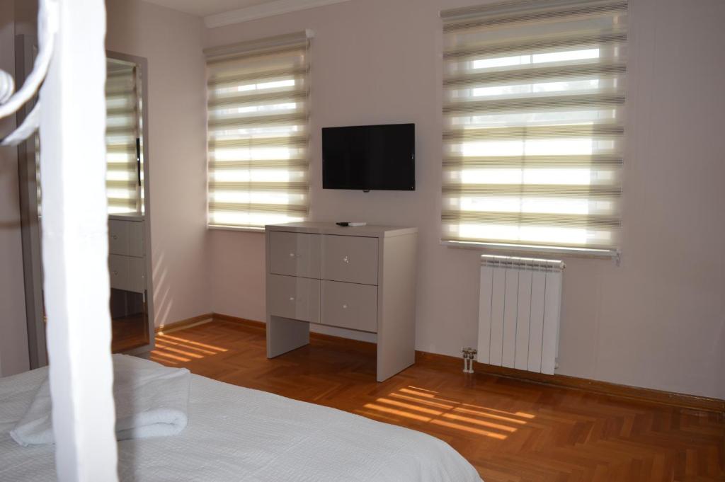 TV a/nebo společenská místnost v ubytování Hotel Drina Premium