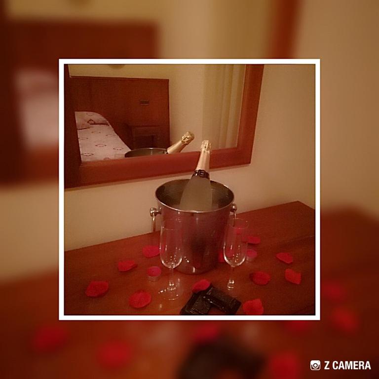 Postel nebo postele na pokoji v ubytování Hotel Reina Isabel
