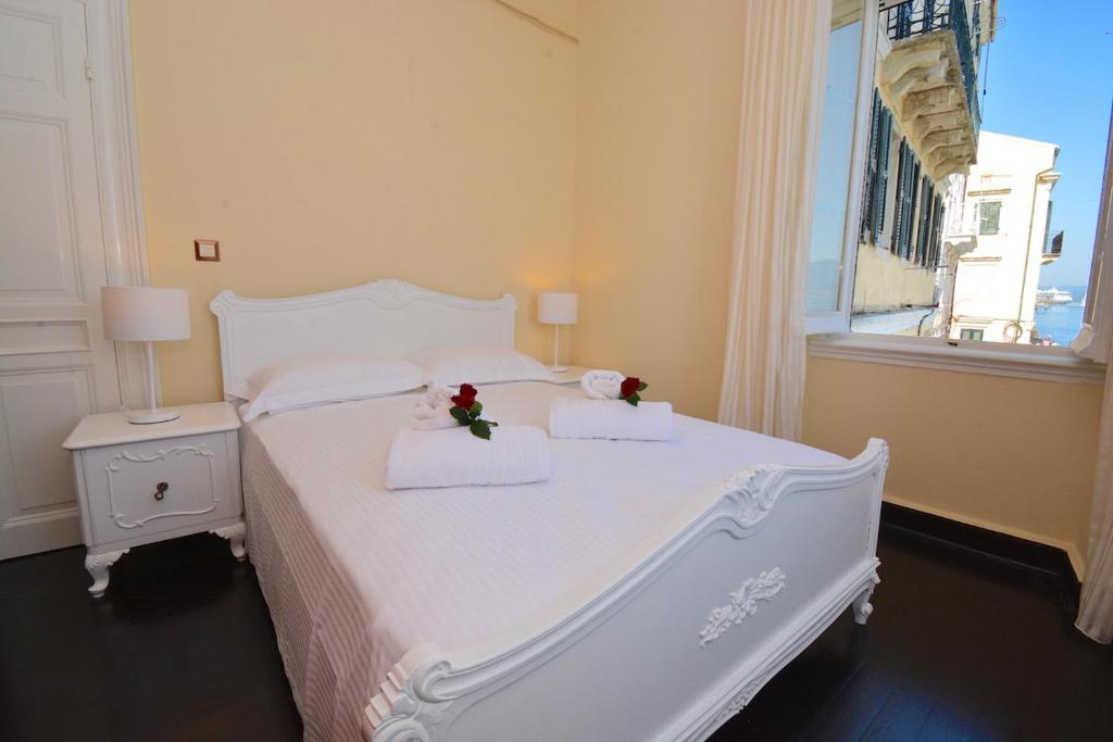 Posteľ alebo postele v izbe v ubytovaní Angiolina Sea View Apartment