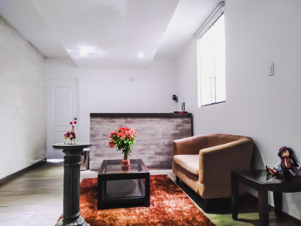 a living room with a couch and a television at Departamento Monterrico in Lima