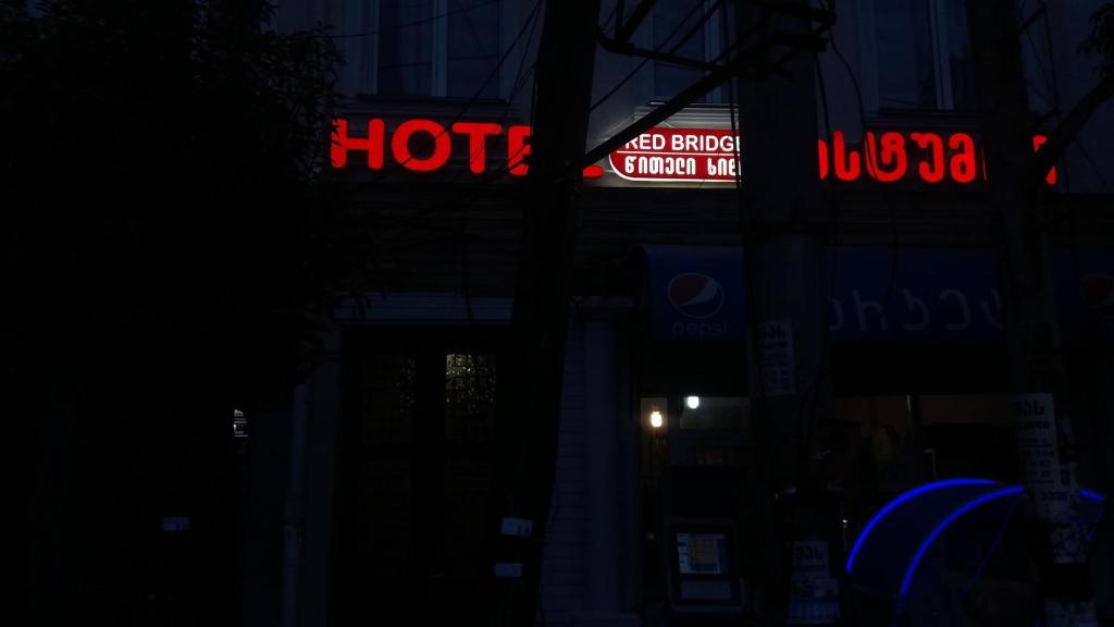 Certifikát, hodnocení, plakát nebo jiný dokument vystavený v ubytování Hotel Red Bridge