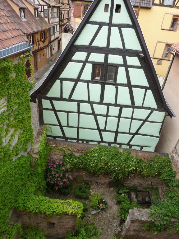 Zahrada ubytování ADRIHOF à Riquewihr, Cour de l'Abbaye d'Autrey