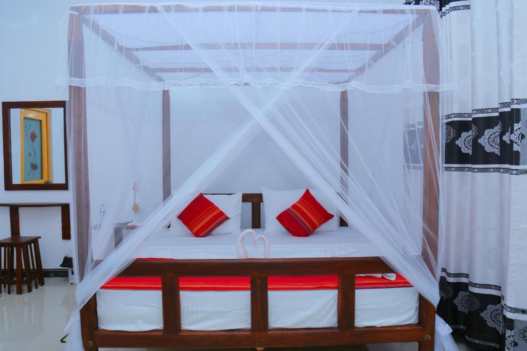 Postel nebo postele na pokoji v ubytování Sigiri Mango Garden Eco Resort