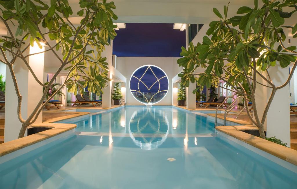 Bazén v ubytování Phnom Penh Katari Hotel nebo v jeho okolí