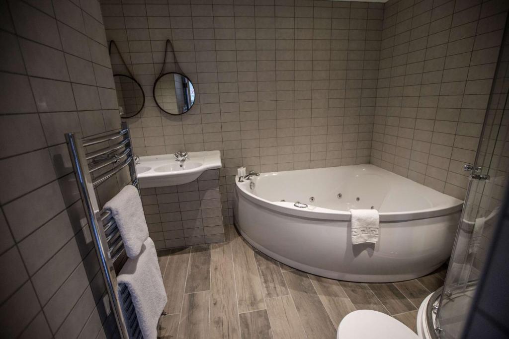 Roker Hotel BW Premier Collection - Family Room (2 Adults + 2 Children)