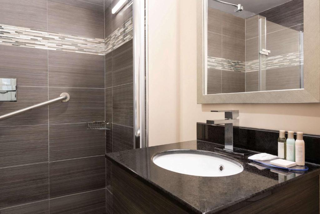 Ramada Plaza by Wyndham Montreal - Resim 3