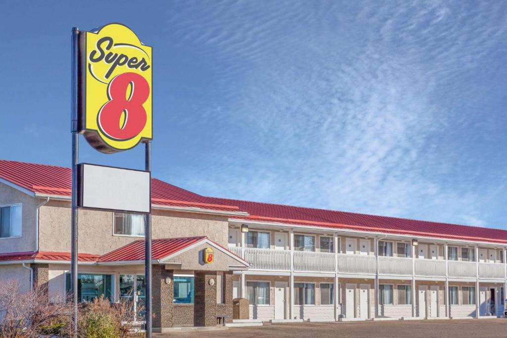 Certifikát, hodnocení, plakát nebo jiný dokument vystavený v ubytování Super 8 by Wyndham Stettler