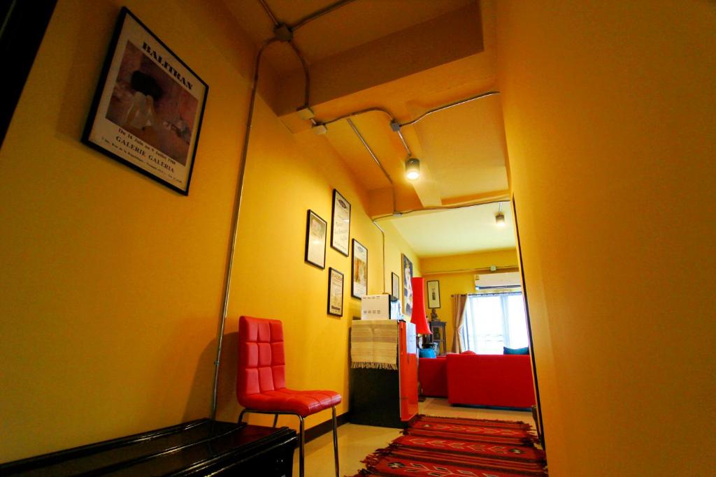 Khu vực ghế ngồi tại Chez Pom