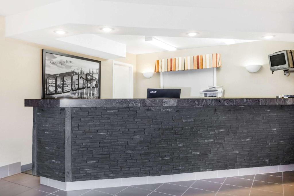 Vstupní hala nebo recepce v ubytování Super 8 by Wyndham Stettler