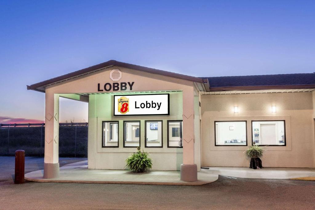 a lobi loyalty store with two plants in front of it at Super 8 by Wyndham Adel GA I-75 in Adel