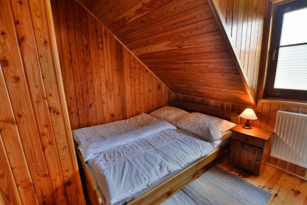 Postel nebo postele na pokoji v ubytování Domy Wypoczynkowe Siedlisko