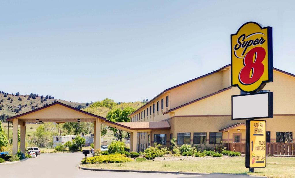 Certifikát, hodnocení, plakát nebo jiný dokument vystavený v ubytování Super 8 by Wyndham Klamath Falls