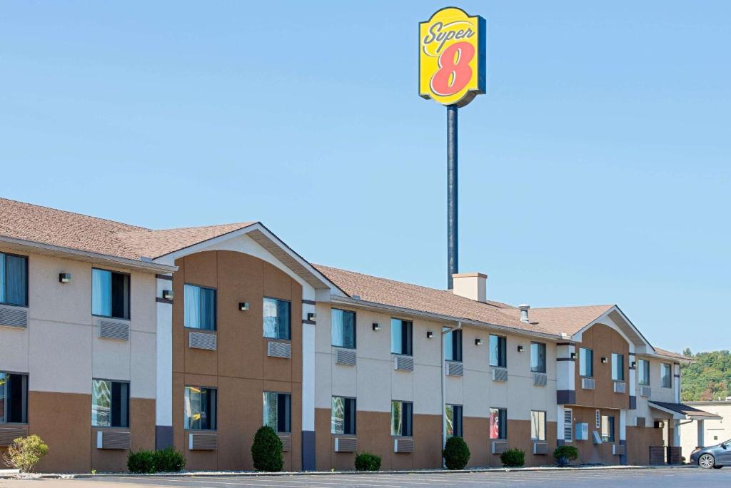 a hotel with a sign on the side of a building at Super 8 by Wyndham Ripley in Ripley