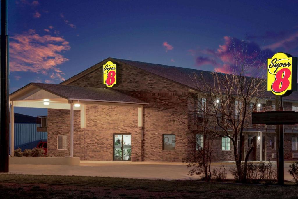 Certifikát, hodnocení, plakát nebo jiný dokument vystavený v ubytování Super 8 by Wyndham Dumas TX