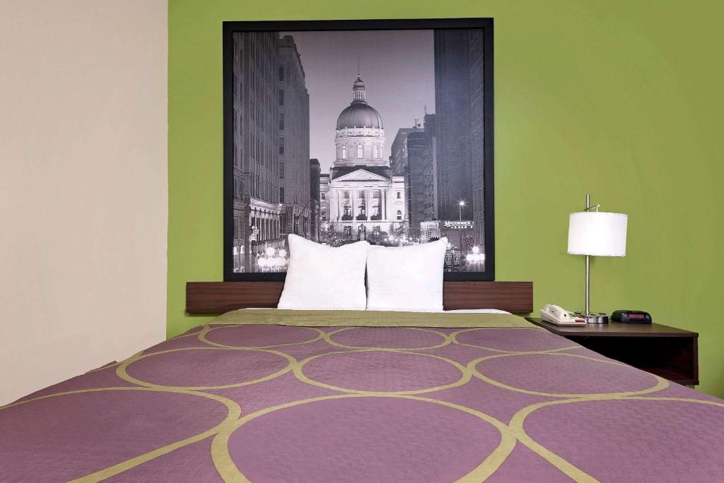 Super 8 by Wyndham Muncie/Ball St. College Area - Habitación Con Cama Grande - No Fumadores