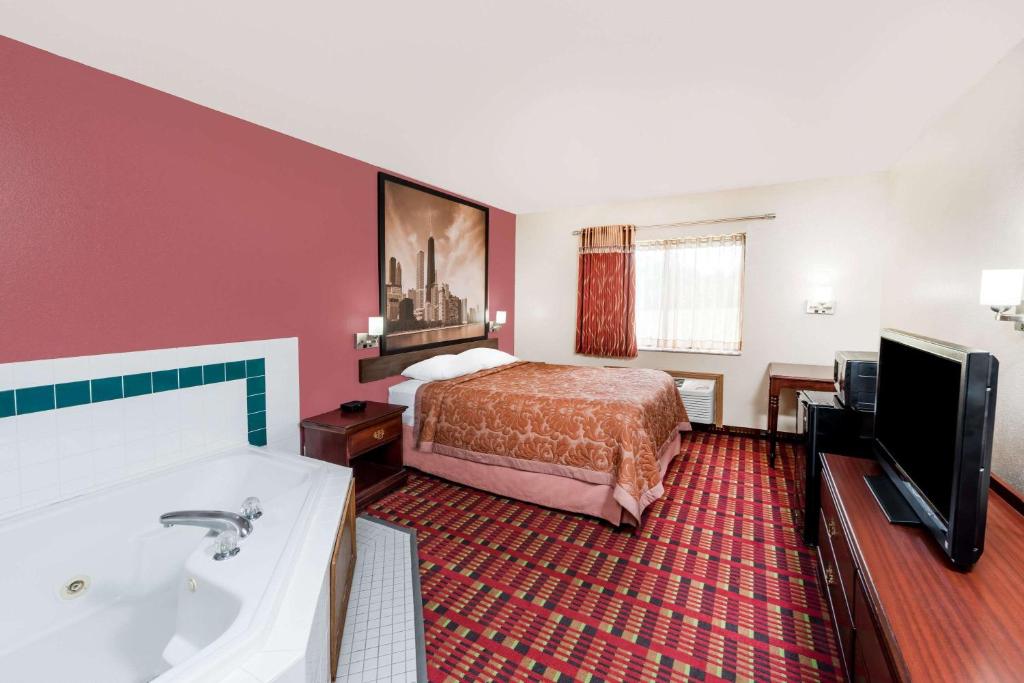 Super 8 by Wyndham Paris IL - Queen Studio Suite - No Fumadores