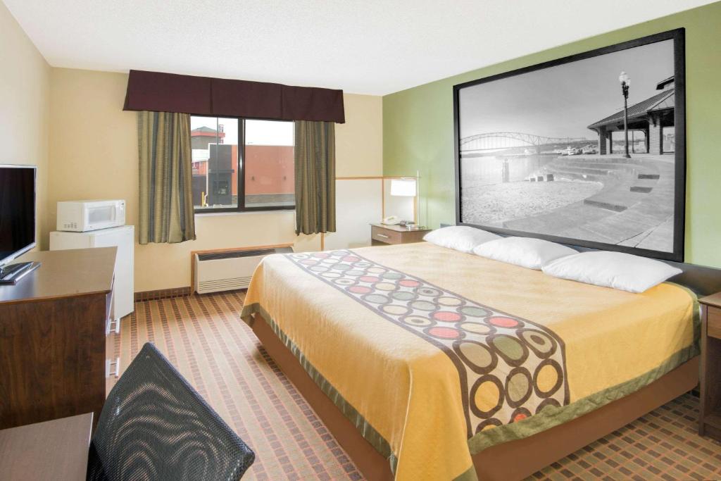 Super 8 by Wyndham Story City - Deluxe King Room - Fumar