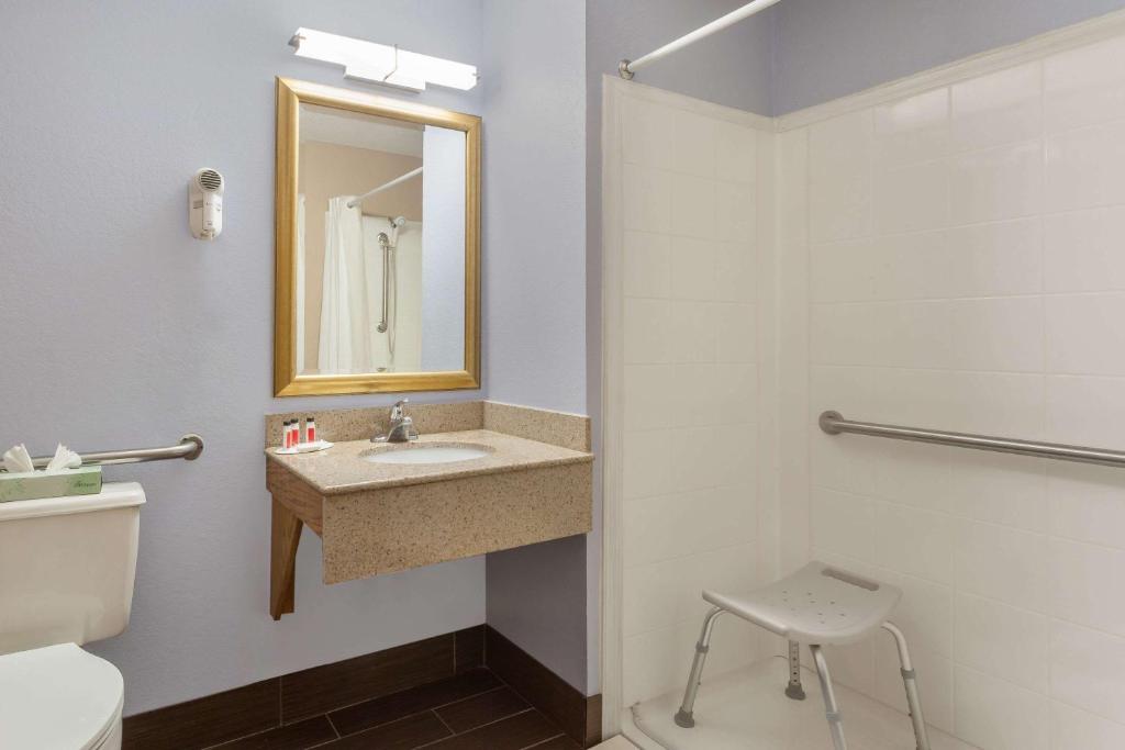 Super 8 by Wyndham Havre De Grace Aberdeen Area - Zimmer Mit Queensize-Bett – Barrierefrei